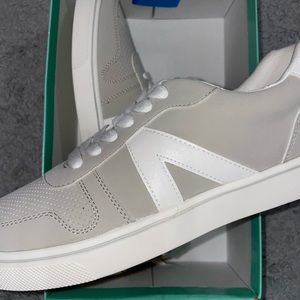 Women’s Size 10 Sneakers